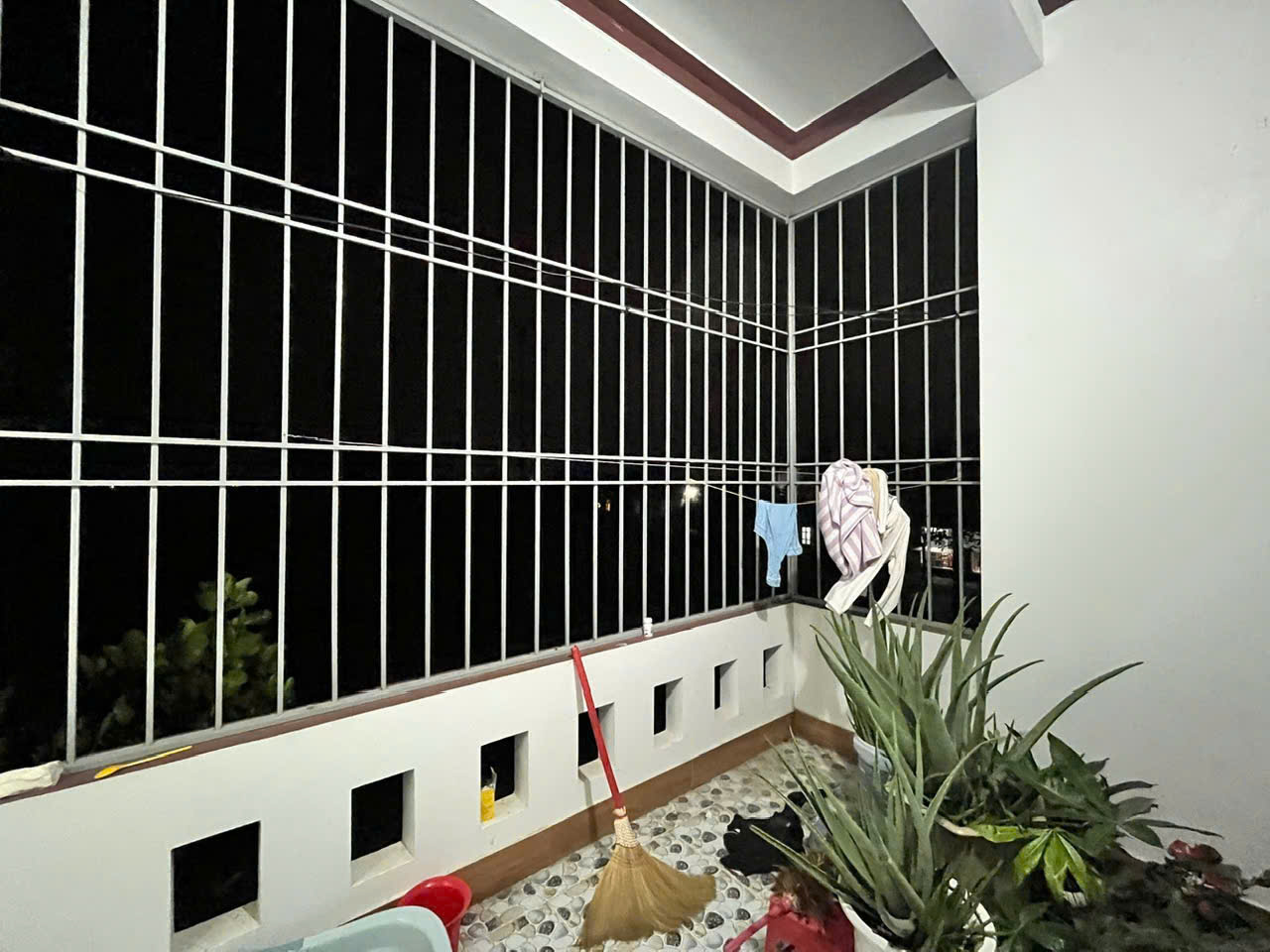 Nhà 3 tầng mặt đường 12met vỉa hè 8m, Quảng Thịnh... chỉ 3750tr