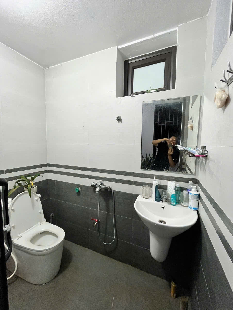 Nhà 3 tầng mặt đường 12met vỉa hè 8m, Quảng Thịnh... chỉ 3750tr