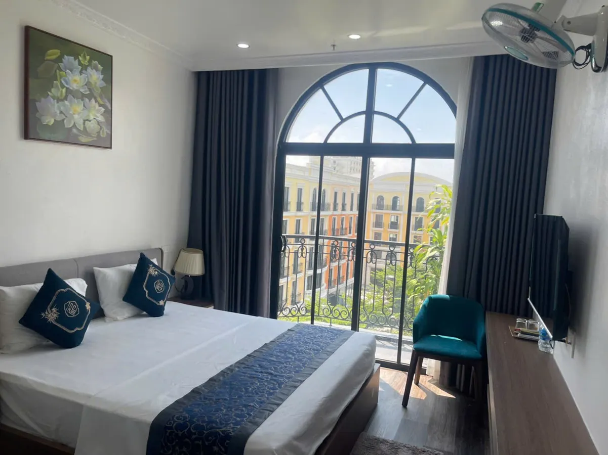 Bán khách sạn 5 tầng, mặt tiền 7,5m đường Nguyễn Du Sầm Sơn