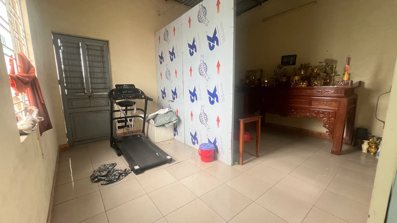 Nhà 3 tầng cốt lệch, 138m2 - mặt phố, cạnh trường Hồng Đức