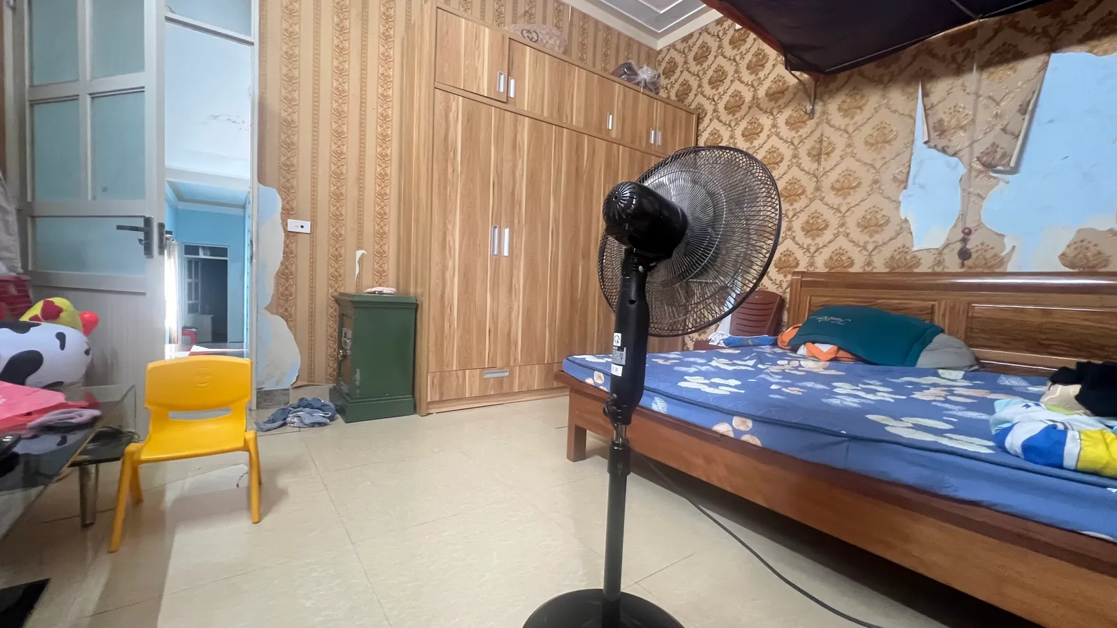 Nhà 3 tầng cốt lệch, 138m2 - mặt phố, cạnh trường Hồng Đức