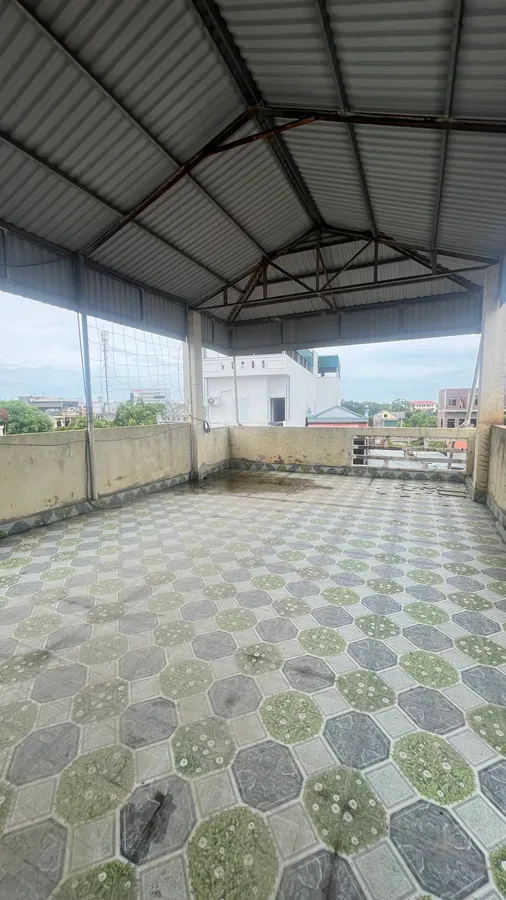 Nhà 3 tầng cốt lệch, 138m2 - mặt phố, cạnh trường Hồng Đức