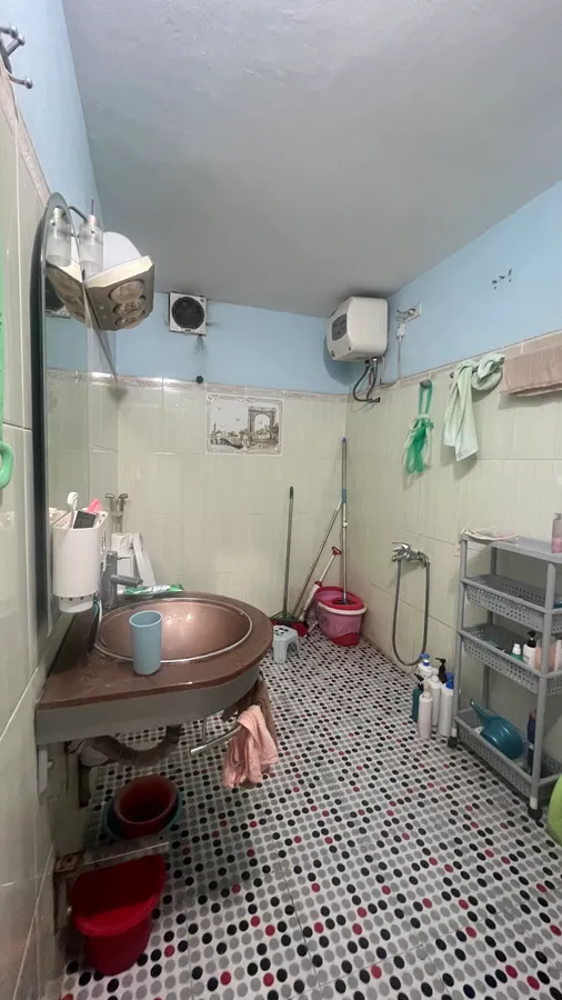 Nhà 3 tầng cốt lệch, 138m2 - mặt phố, cạnh trường Hồng Đức