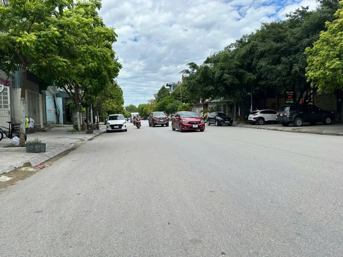 Nhà 2 tầng giữa TP Thanh Hoá, mặt đường 6 ô tô