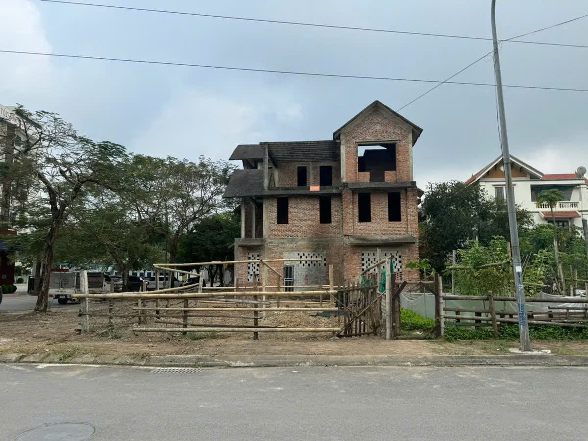 Biệt thự xây thô ở TP Thanh Hoá - 413m2 mà chỉ 14,5 tỷ