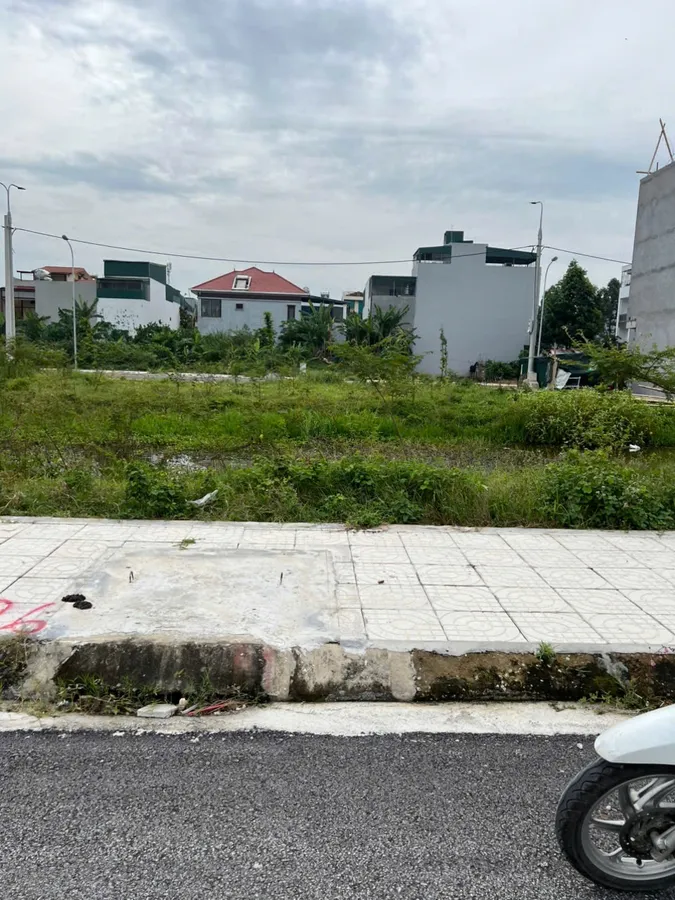 Đất 2 mặt tiền 5x20 gần phố đi bộ Sầm Sơn, chỉ 2950