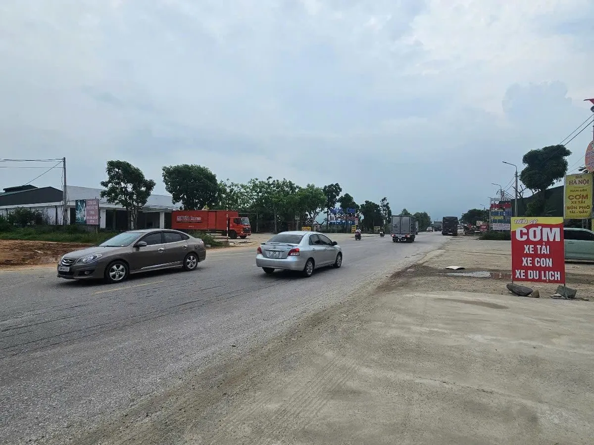 ĐẤT MẶT ĐƯỜNG tỉnh lộ 517, mặt tiền ~19m, ngay chợ đầu mối phía tây