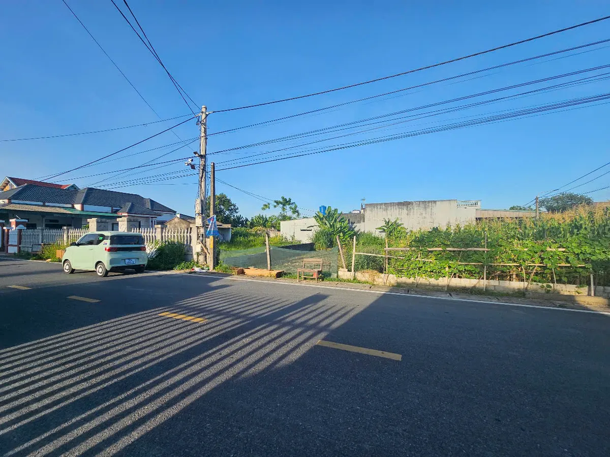 Quảng Xương: Đất mặt tiền 7m nở hậu, đường xe tăng đi mà chỉ 1200tr