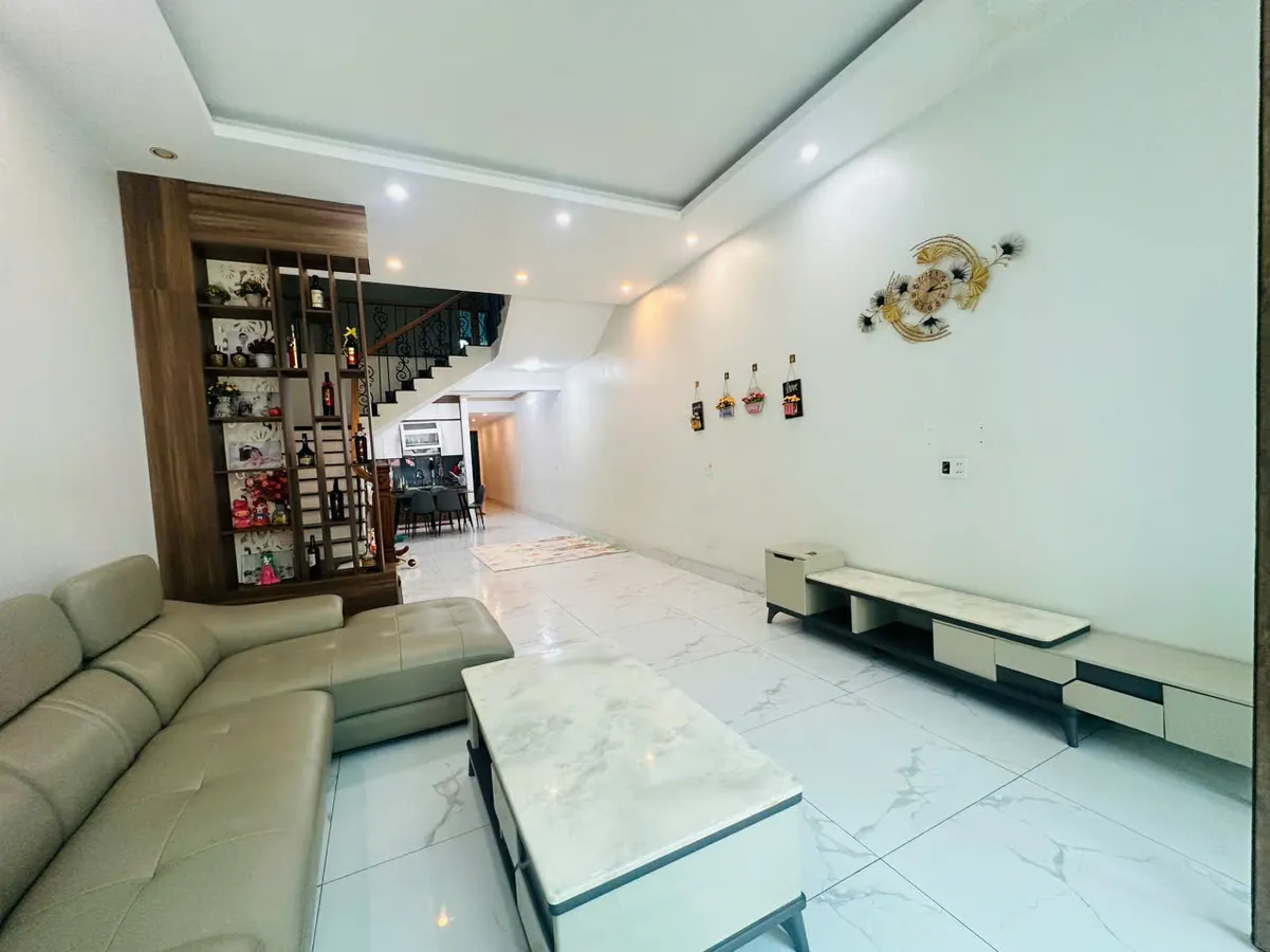 Nhà 3 tầng đẹp như tranh vẽ, ở phường Tào Xuyên, chỉ 4350tr