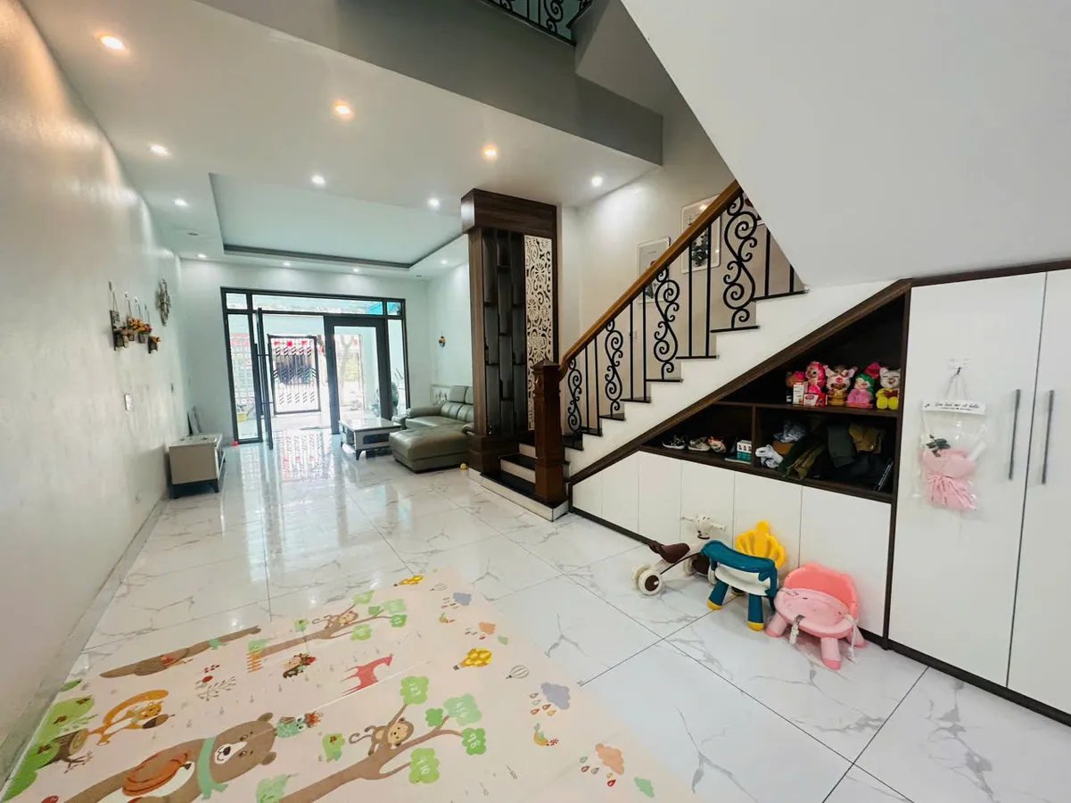 Nhà 3 tầng đẹp như tranh vẽ, ở phường Tào Xuyên, chỉ 4350tr