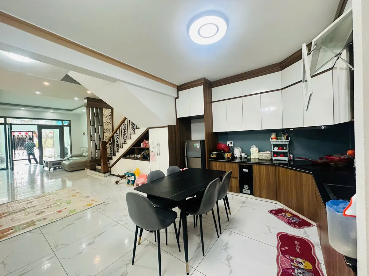 Nhà 3 tầng đẹp như tranh vẽ, ở phường Tào Xuyên, chỉ 4350tr