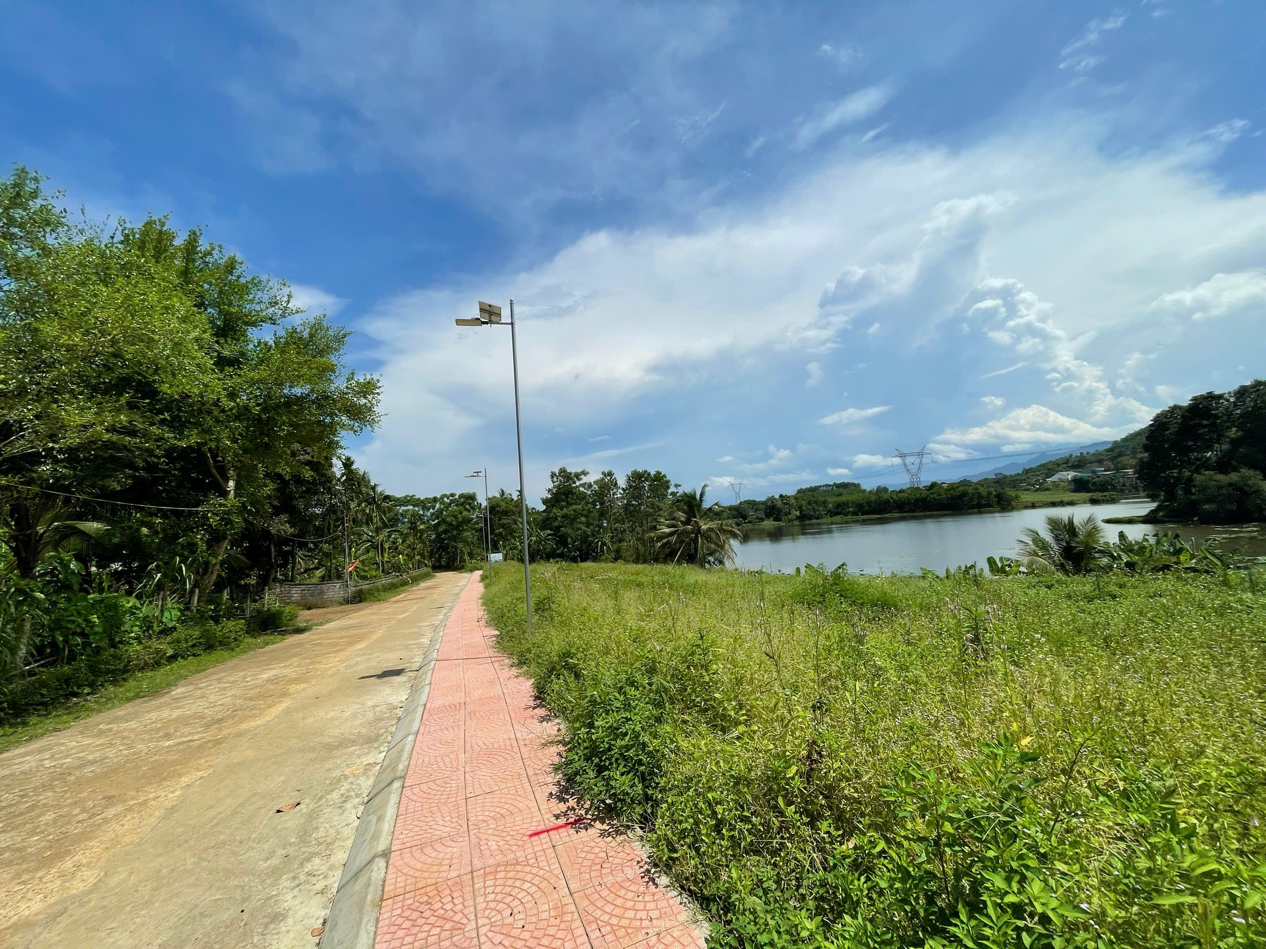 Đất view hồ Lam Kinh, gần resort lamori, không khí mát mẻ, trong lành, sẵn sổ