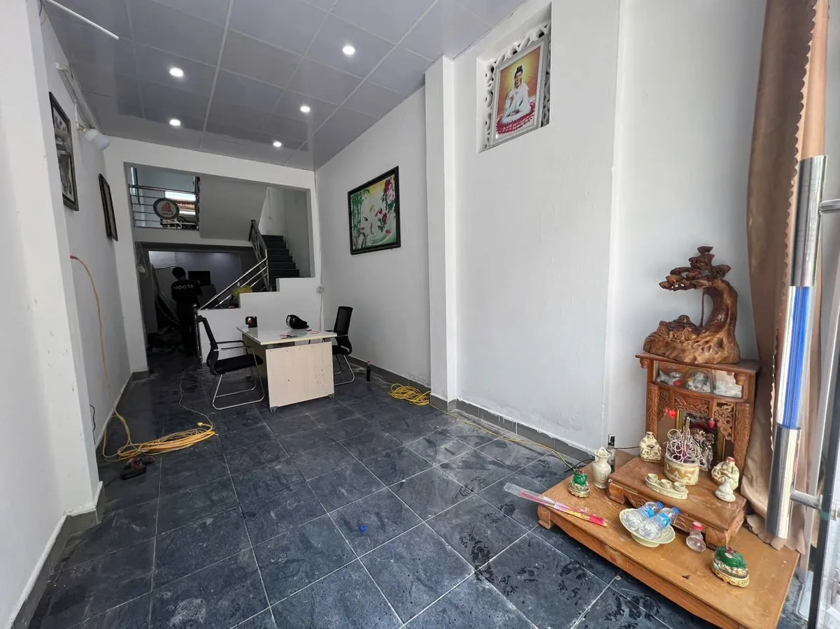 Nhà 2 tầng mới mặt đường Lương Đắc Bằng 10m