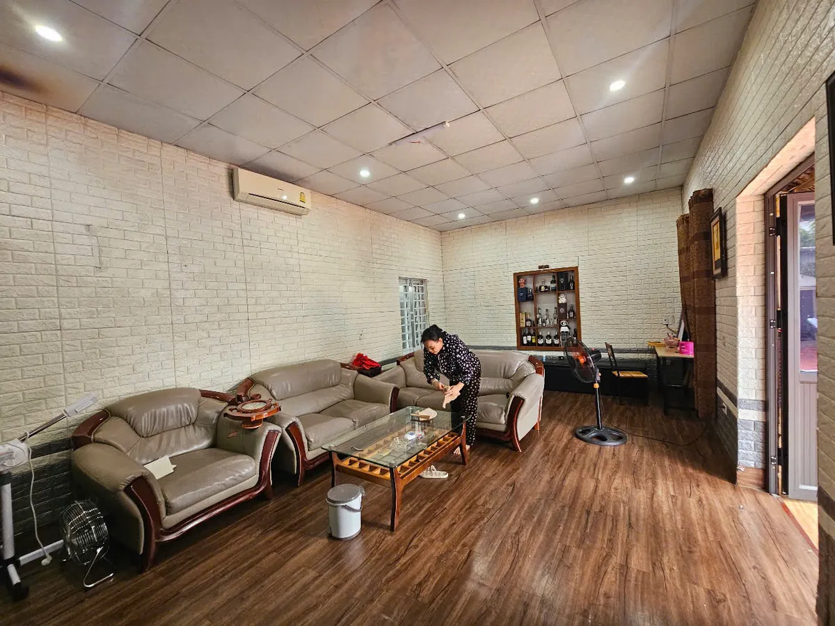 Nhà cấp 4 mái ngói cổ điển xưa, 5 phòng ngủ, mặt tiền 21m