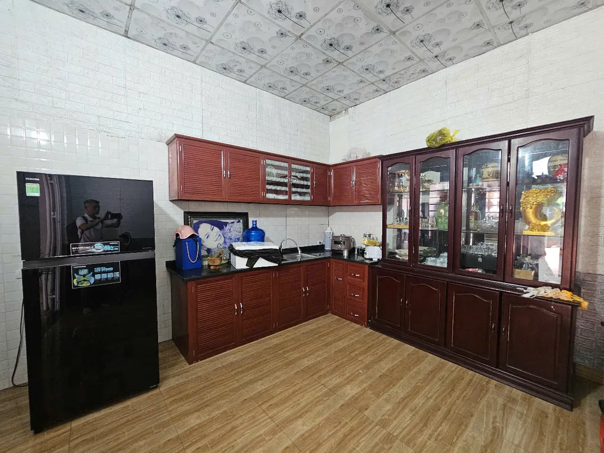 Nhà cấp 4 mái ngói cổ điển xưa, 5 phòng ngủ, mặt tiền 21m