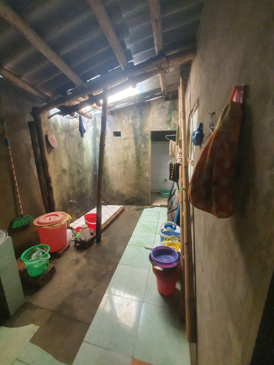 Nhà cấp 3 giữa lòng TP, ngõ 2m mà chỉ 1,1 tỷ