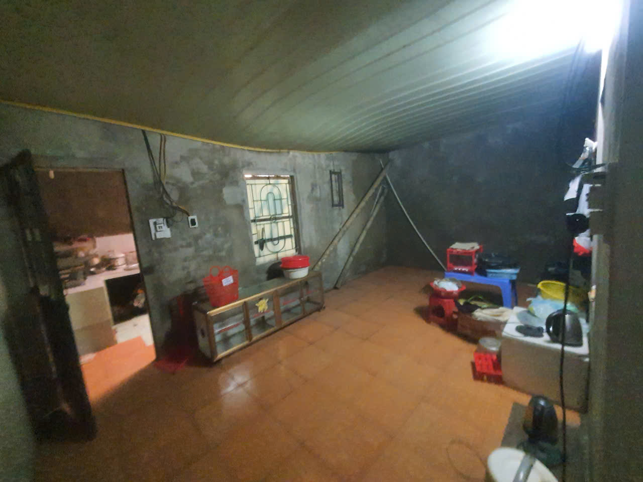 Nhà cấp 3 giữa lòng TP, ngõ 2m mà chỉ 1,1 tỷ