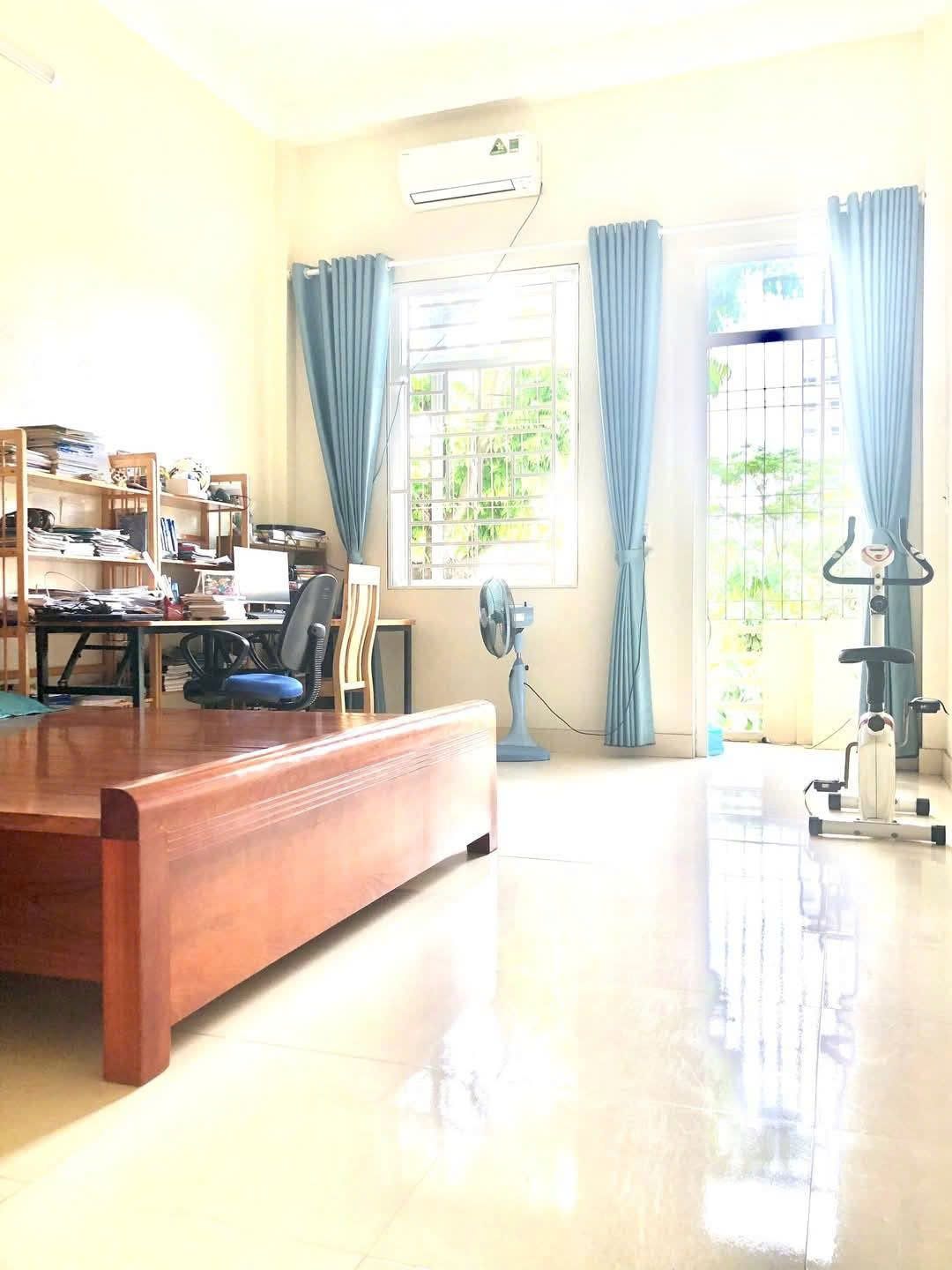 Nhà 2 tầng sau tòa Đông Á, Đông Hương