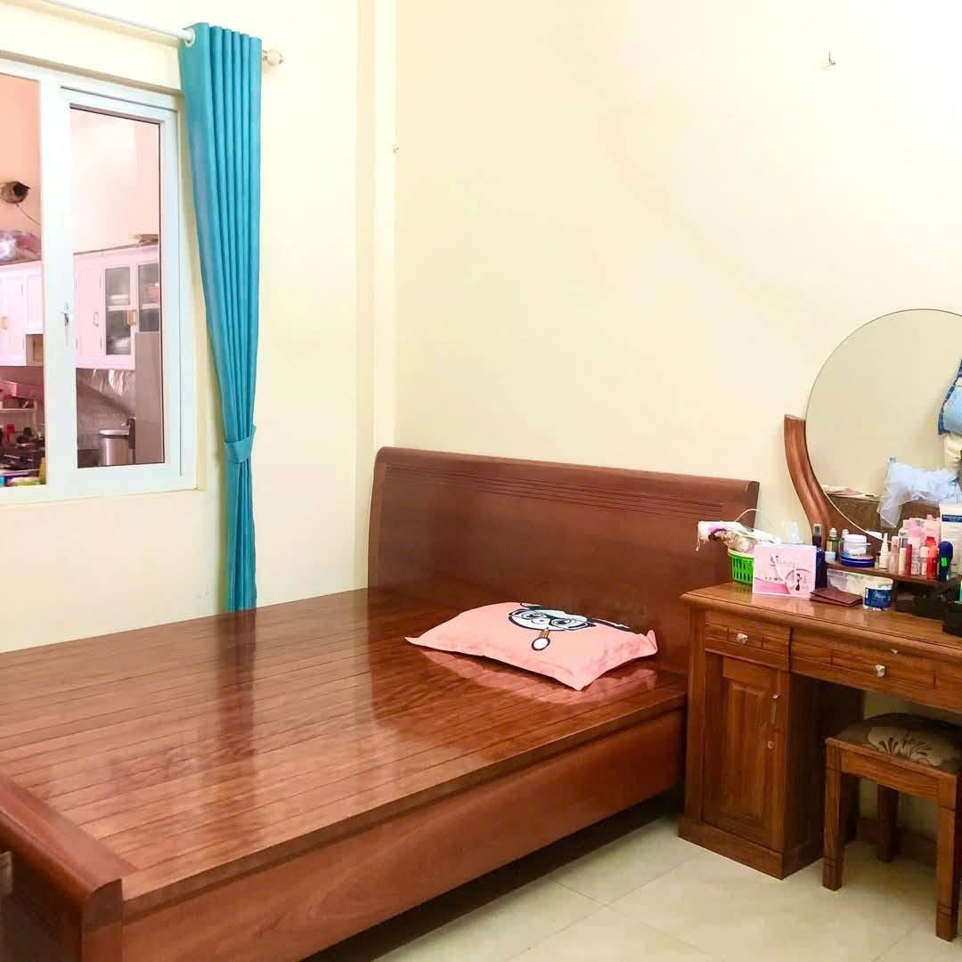 Nhà 2 tầng sau tòa Đông Á, Đông Hương