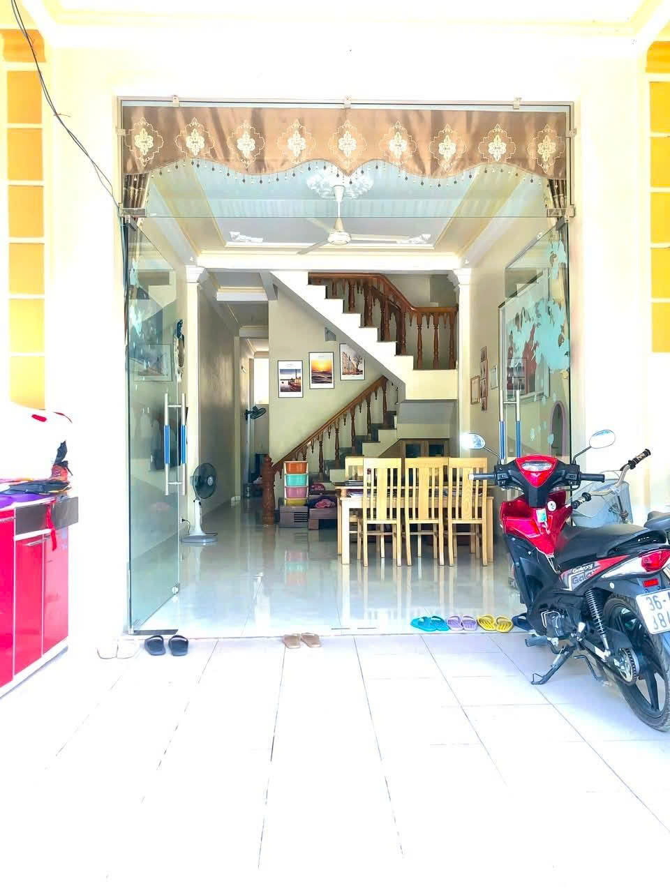 Nhà 2 tầng sau tòa Đông Á, Đông Hương