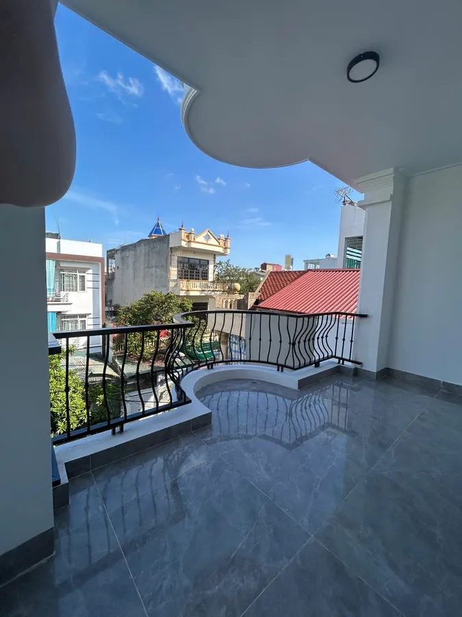 Nhà 3 tầng mới xây mặt đường Đào Duy Anh, Đội Cung