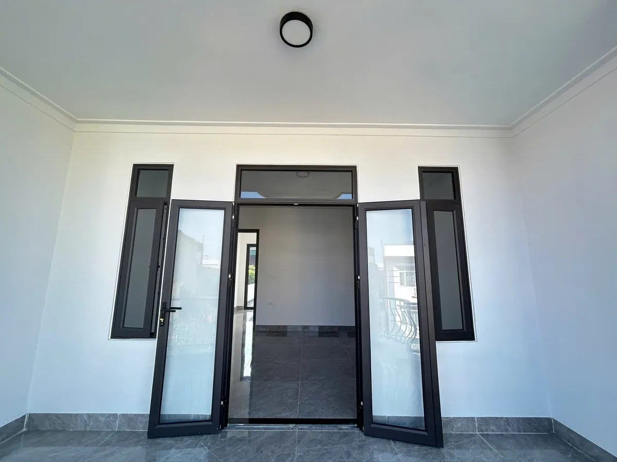 Nhà 3 tầng mới xây mặt đường Đào Duy Anh, Đội Cung