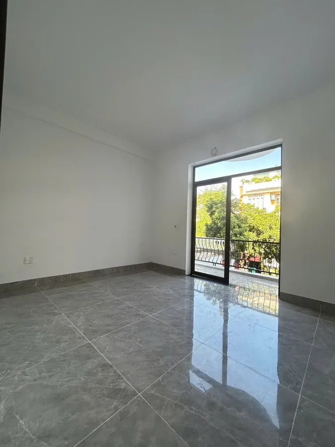 Nhà 3 tầng mới xây mặt đường Đào Duy Anh, Đội Cung