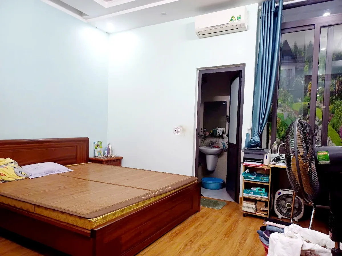 Nhà 3 tầng mới xây, mb 3037 Ven Sông Hạc, giá cực tốt