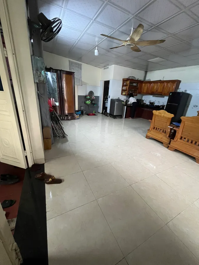 Nhà 3 Mặt Tiền Nguyễn Chí Thanh - Giá Tốt, Vị Trí Đẹp