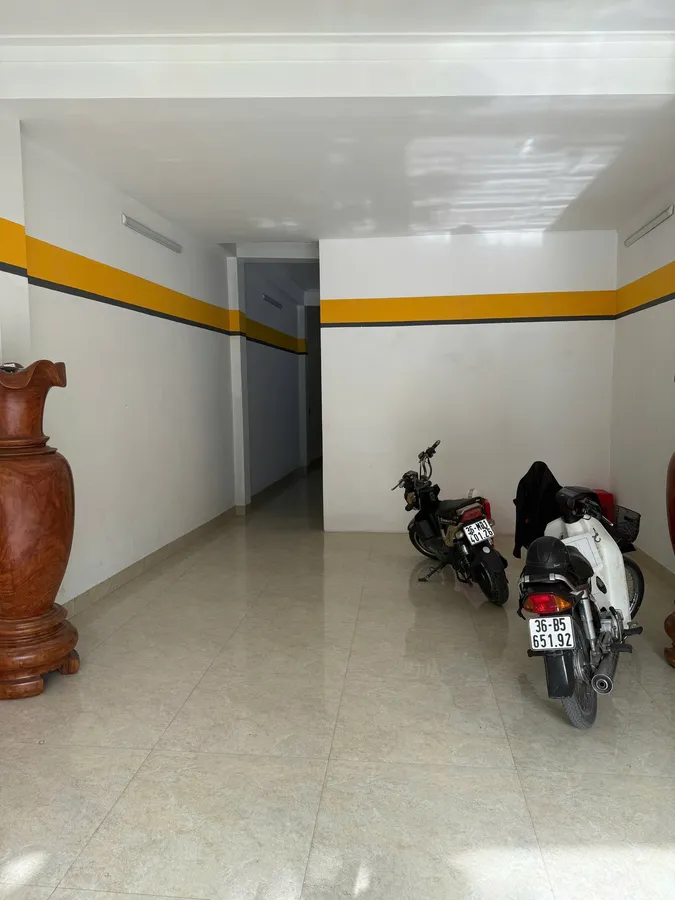 Nhà 3 tầng mặt đường Bà Triệu, mt 5m, đường 3 xe tăng, chỉ 12,2 tỷ