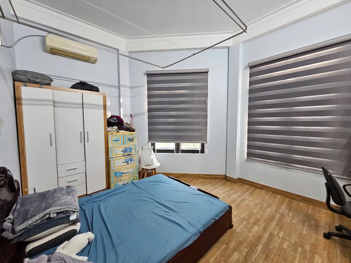 Nhà 3 tầng rất đẹp phố Nguyễn Hữu Liêu, đường 2 xe tăng quay đầu