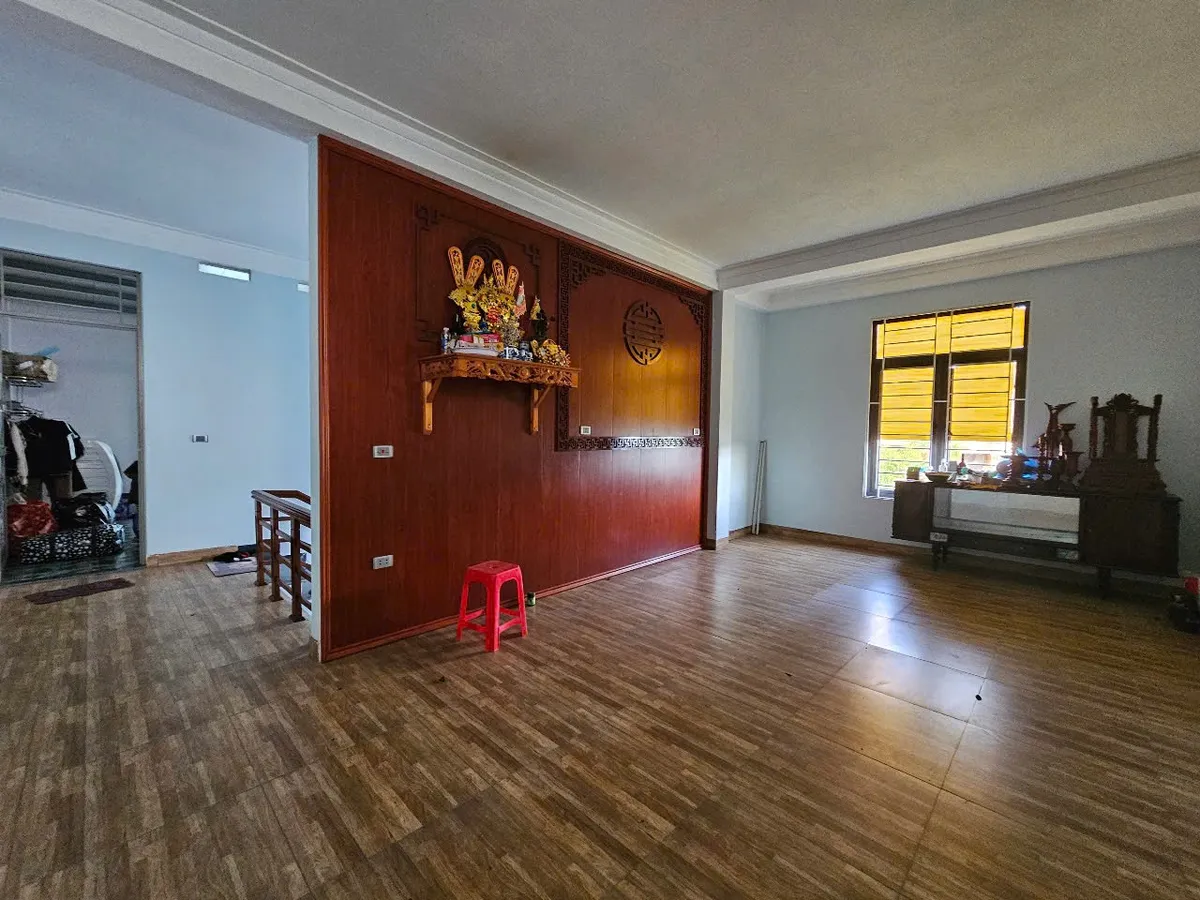 Nhà 3 tầng rất đẹp phố Nguyễn Hữu Liêu, đường 2 xe tăng quay đầu