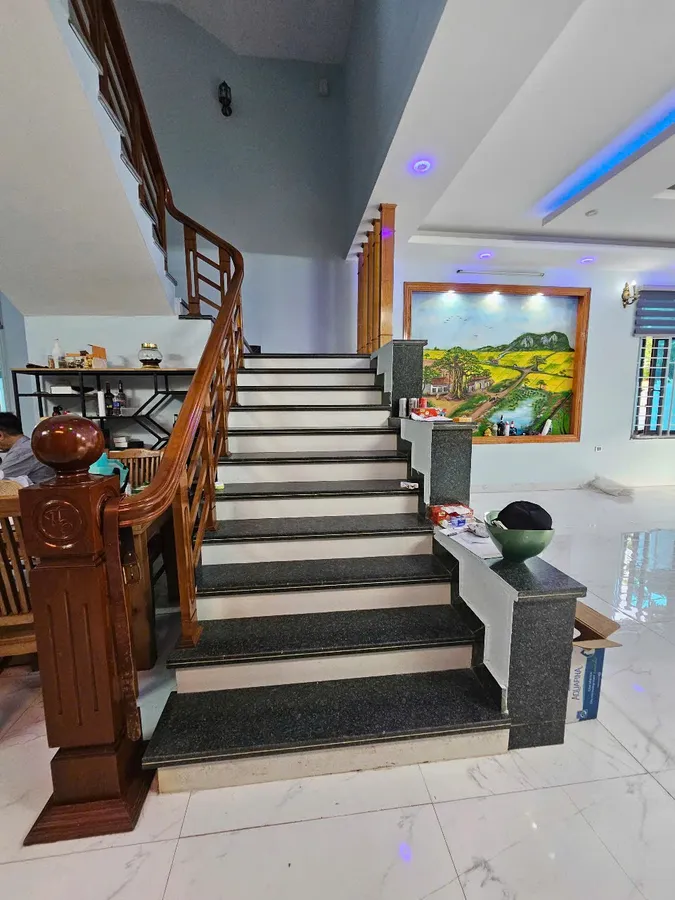 Nhà 3 tầng rất đẹp phố Nguyễn Hữu Liêu, đường 2 xe tăng quay đầu