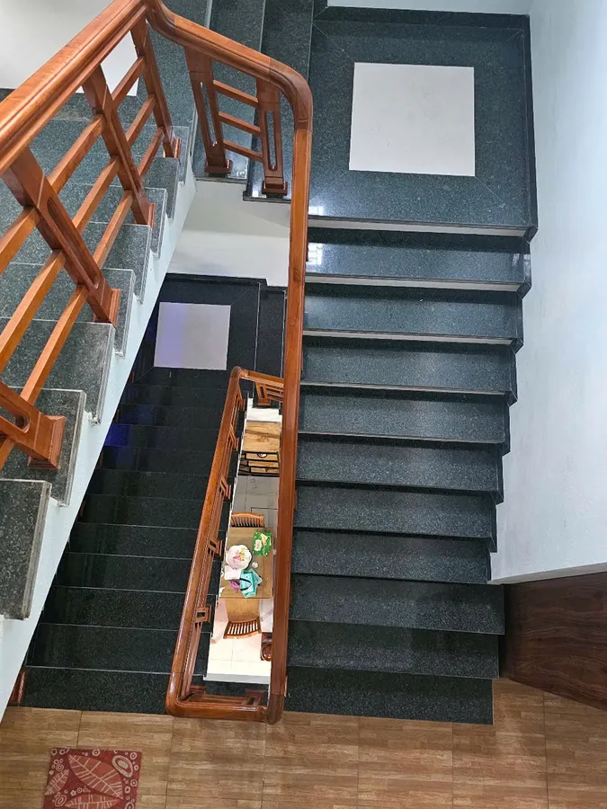 Nhà 3 tầng rất đẹp phố Nguyễn Hữu Liêu, đường 2 xe tăng quay đầu