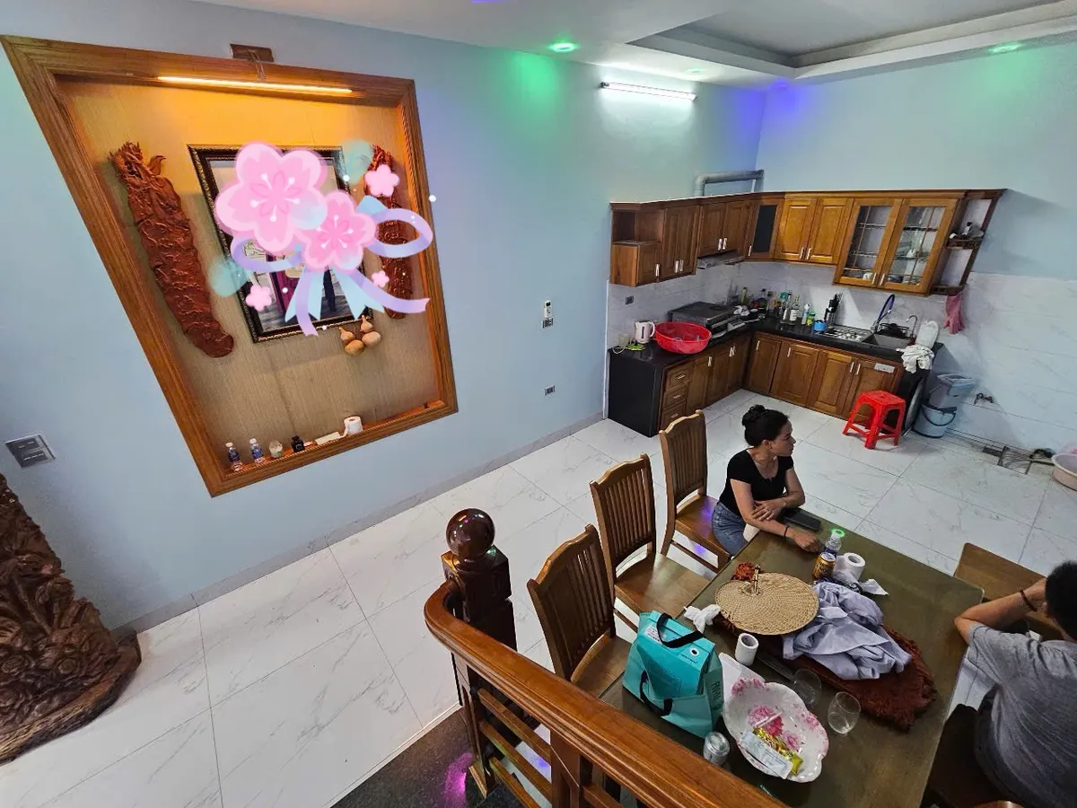 Nhà 3 tầng rất đẹp phố Nguyễn Hữu Liêu, đường 2 xe tăng quay đầu