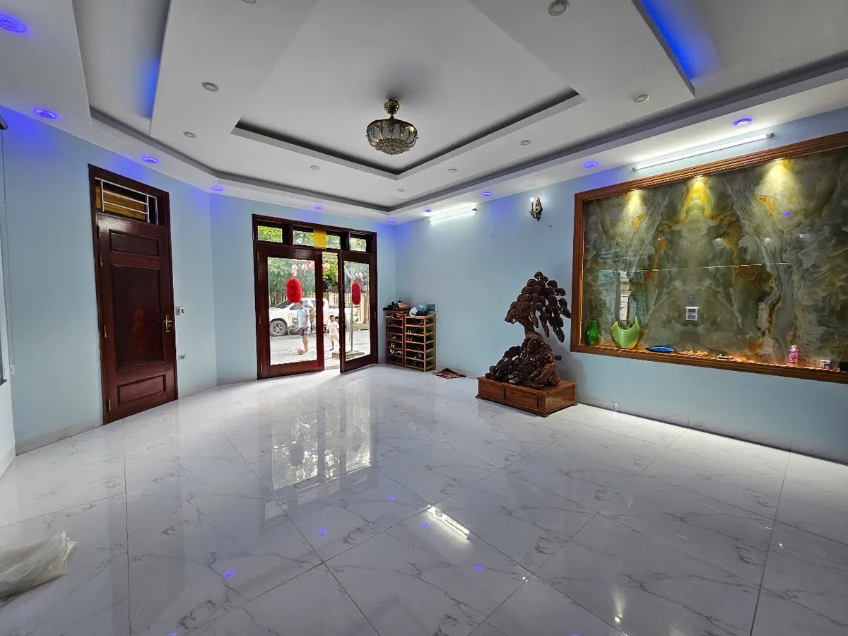 Nhà 3 tầng rất đẹp phố Nguyễn Hữu Liêu, đường 2 xe tăng quay đầu