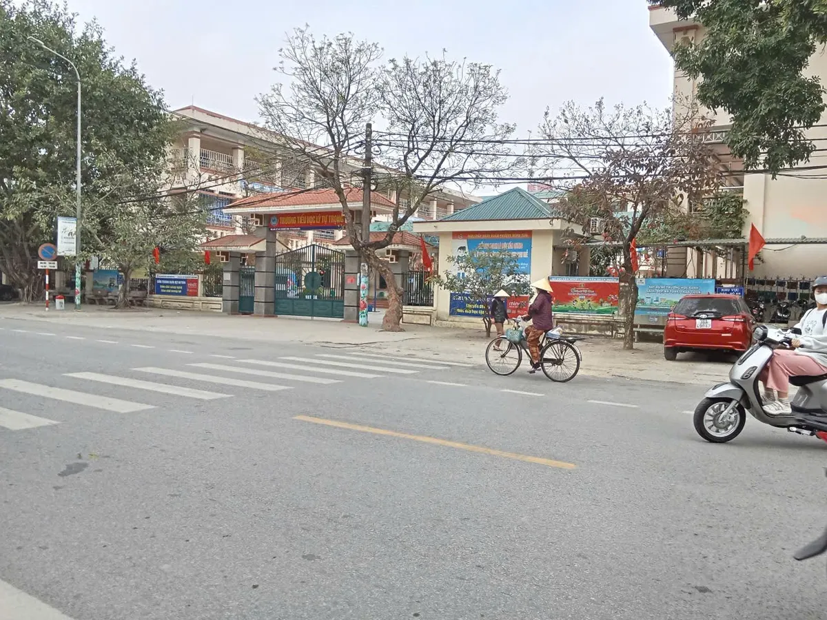 Bán nhà 3 tầng cốt lệch - Trung tâm phường Đông Sơn, TP Thanh Hóa