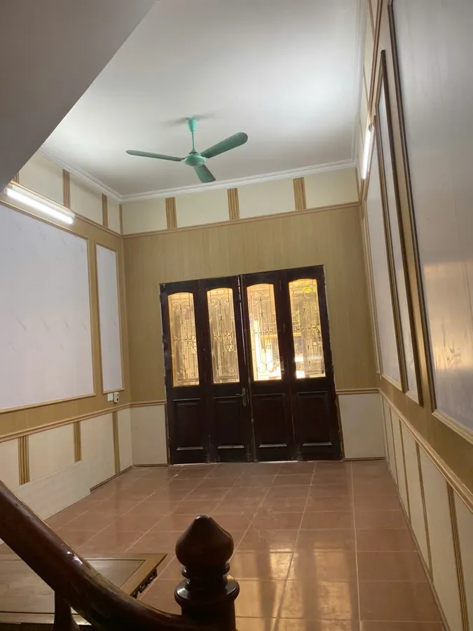 Nhà 2 tầng giữa phố Tân Sơn, gần đường Lạc Long Quân, chợ Tây Thành