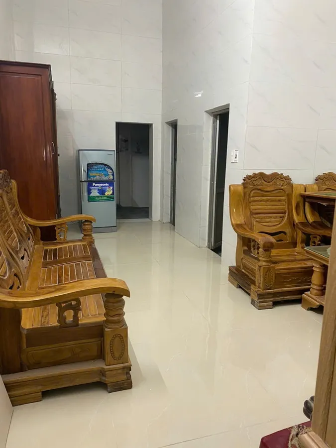 Nhà 2 tầng giữa phố Tân Sơn, gần đường Lạc Long Quân, chợ Tây Thành