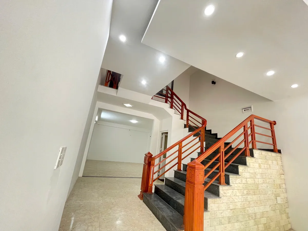 Nhà 4 Tầng Hiện Đại Gần Trường Chính Trị, Quảng Thắng