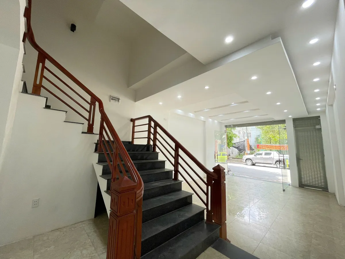 Nhà 4 Tầng Hiện Đại Gần Trường Chính Trị, Quảng Thắng