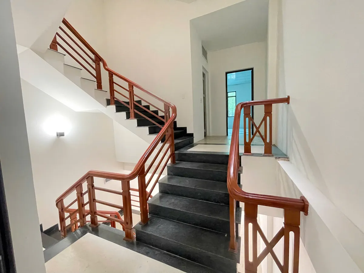 Nhà 4 Tầng Hiện Đại Gần Trường Chính Trị, Quảng Thắng