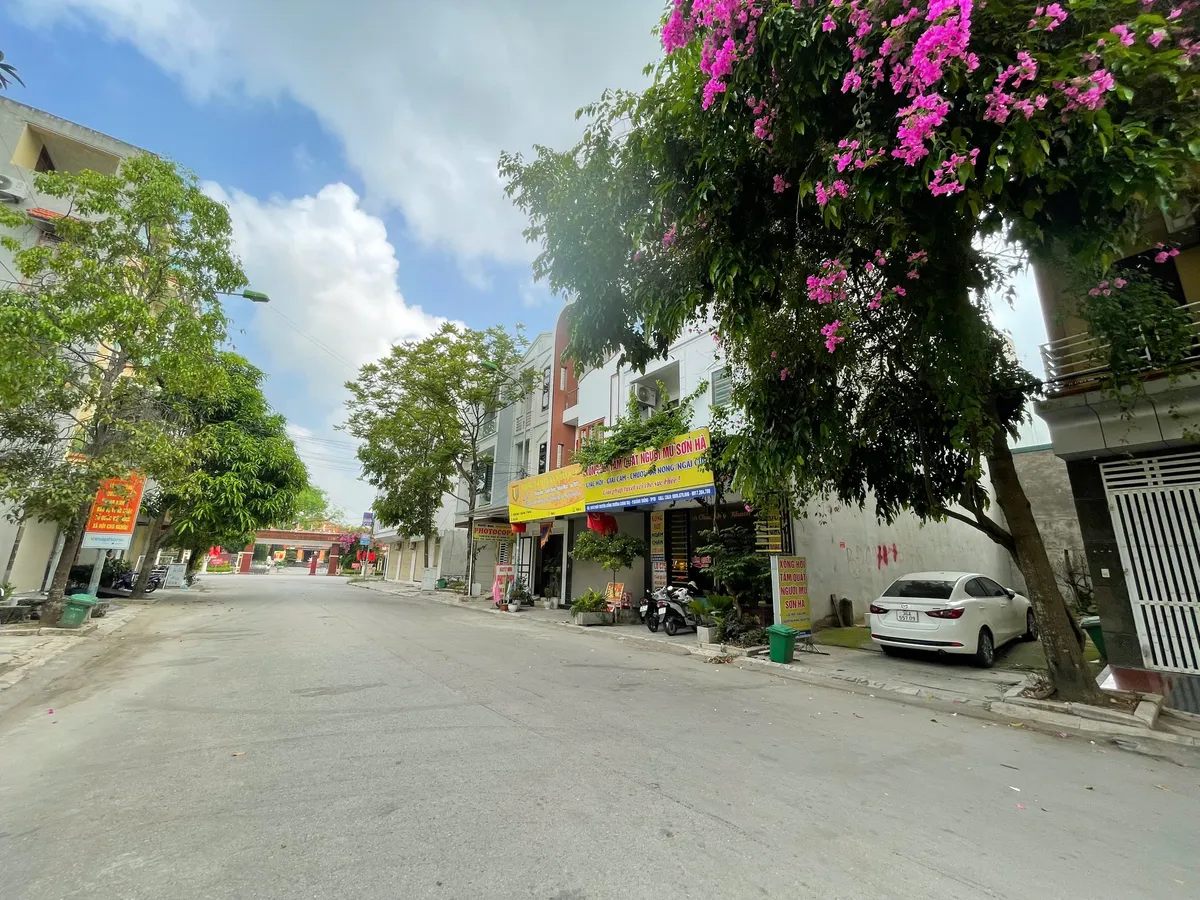 Nhà 4 Tầng Hiện Đại Gần Trường Chính Trị, Quảng Thắng