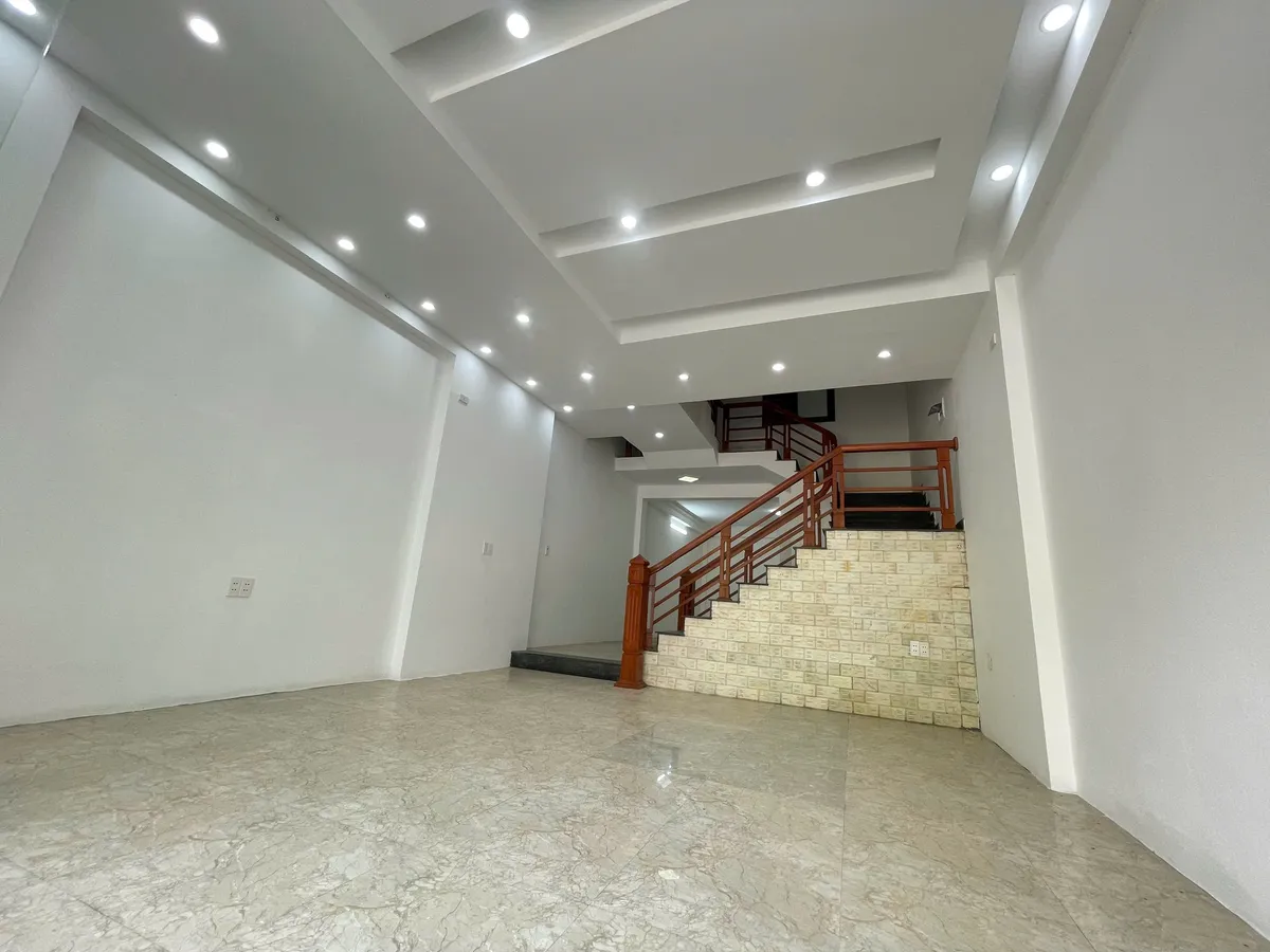 Nhà 4 Tầng Hiện Đại Gần Trường Chính Trị, Quảng Thắng