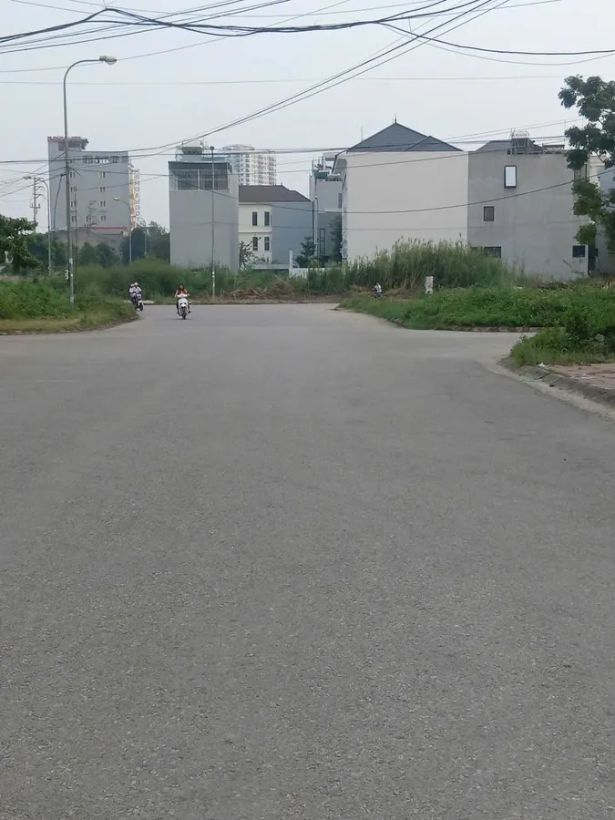 Bán đất tặng nhà cấp 4 trục chính Lý Nam Đế, khu đô thị bình minh - dt 70m², đường 30m, giá 4.15 tỷ