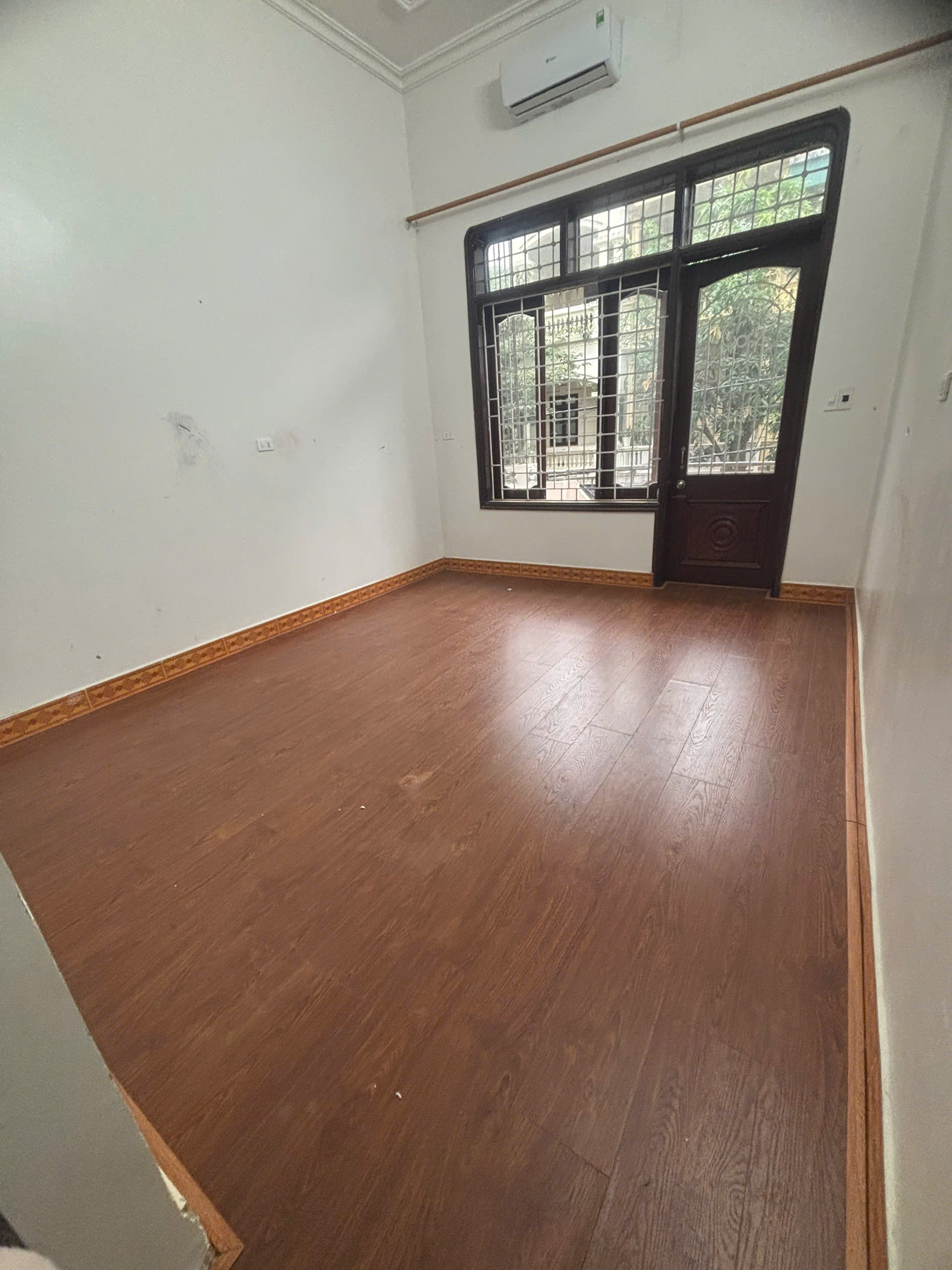 Bán nhà phố 2.5 tầng đường Xuân Diệu, 63m2, 3 phòng ngủ, trung tâm tp Thanh Hóa, giá 5.85 tỷ