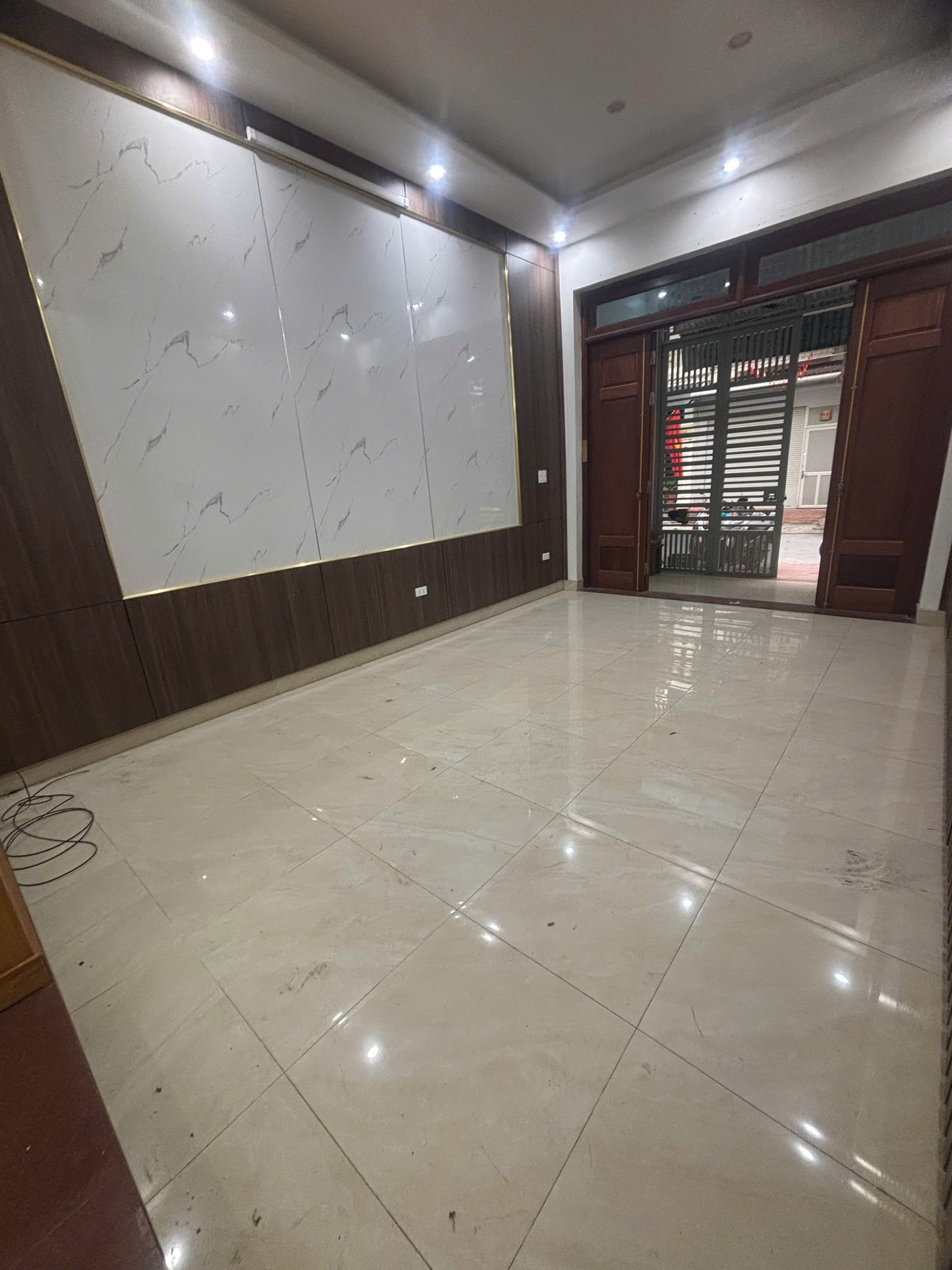 Bán nhà phố 2.5 tầng đường Xuân Diệu, 63m2, 3 phòng ngủ, trung tâm tp Thanh Hóa, giá 5.85 tỷ