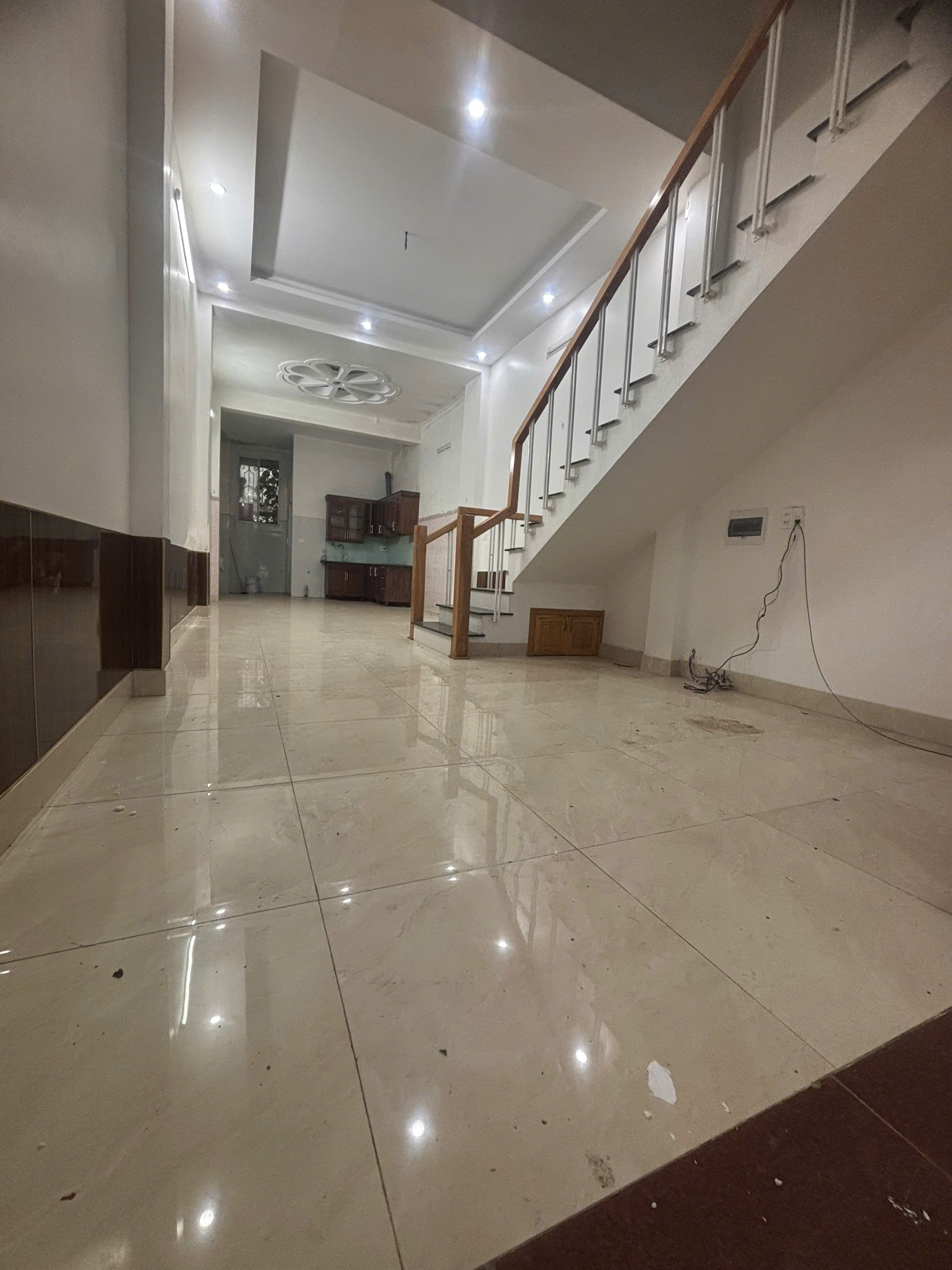 Bán nhà phố 2.5 tầng đường Xuân Diệu, 63m2, 3 phòng ngủ, trung tâm tp Thanh Hóa, giá 5.85 tỷ