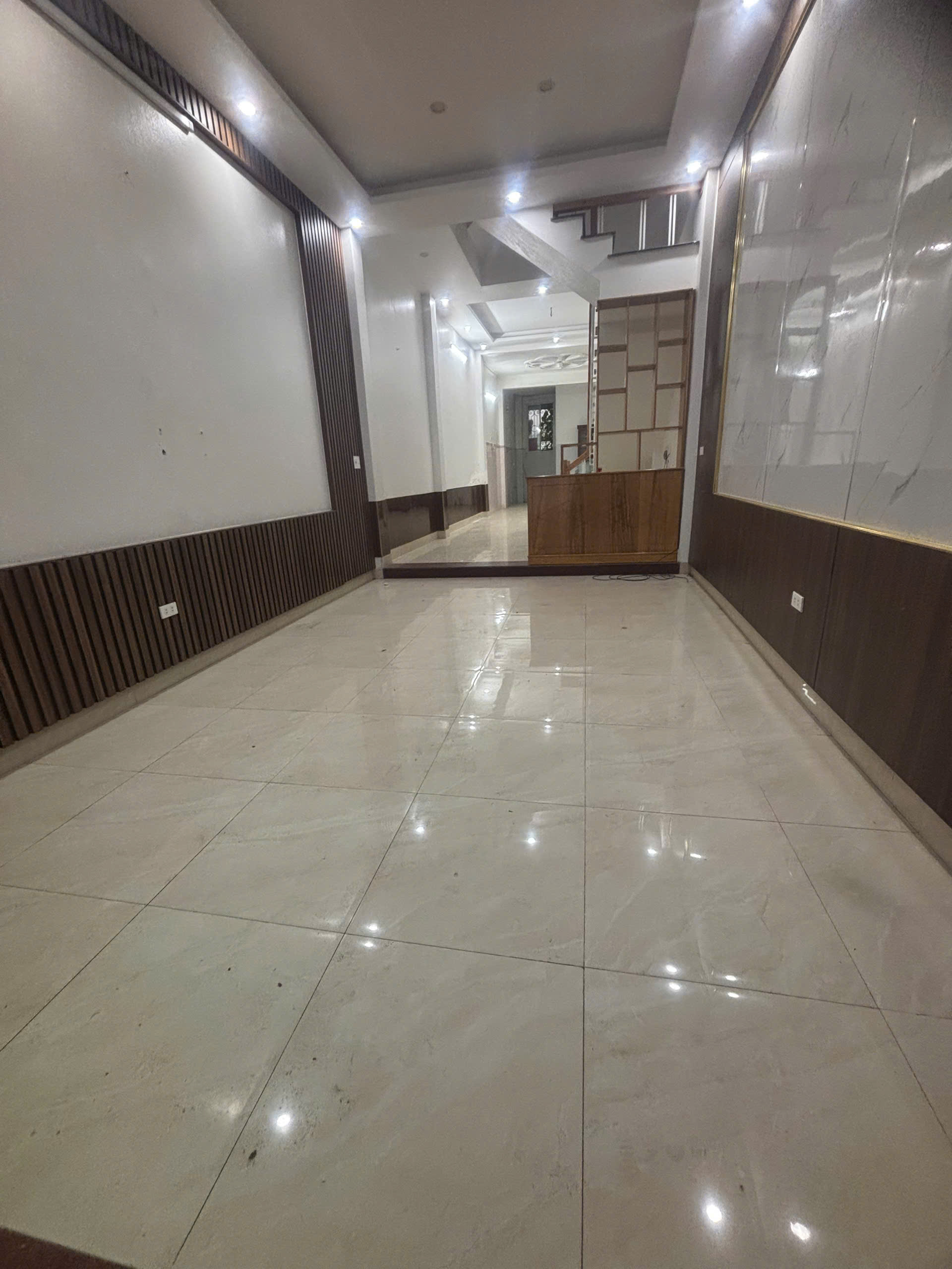 Bán nhà phố 2.5 tầng đường Xuân Diệu, 63m2, 3 phòng ngủ, trung tâm tp Thanh Hóa, giá 5.85 tỷ