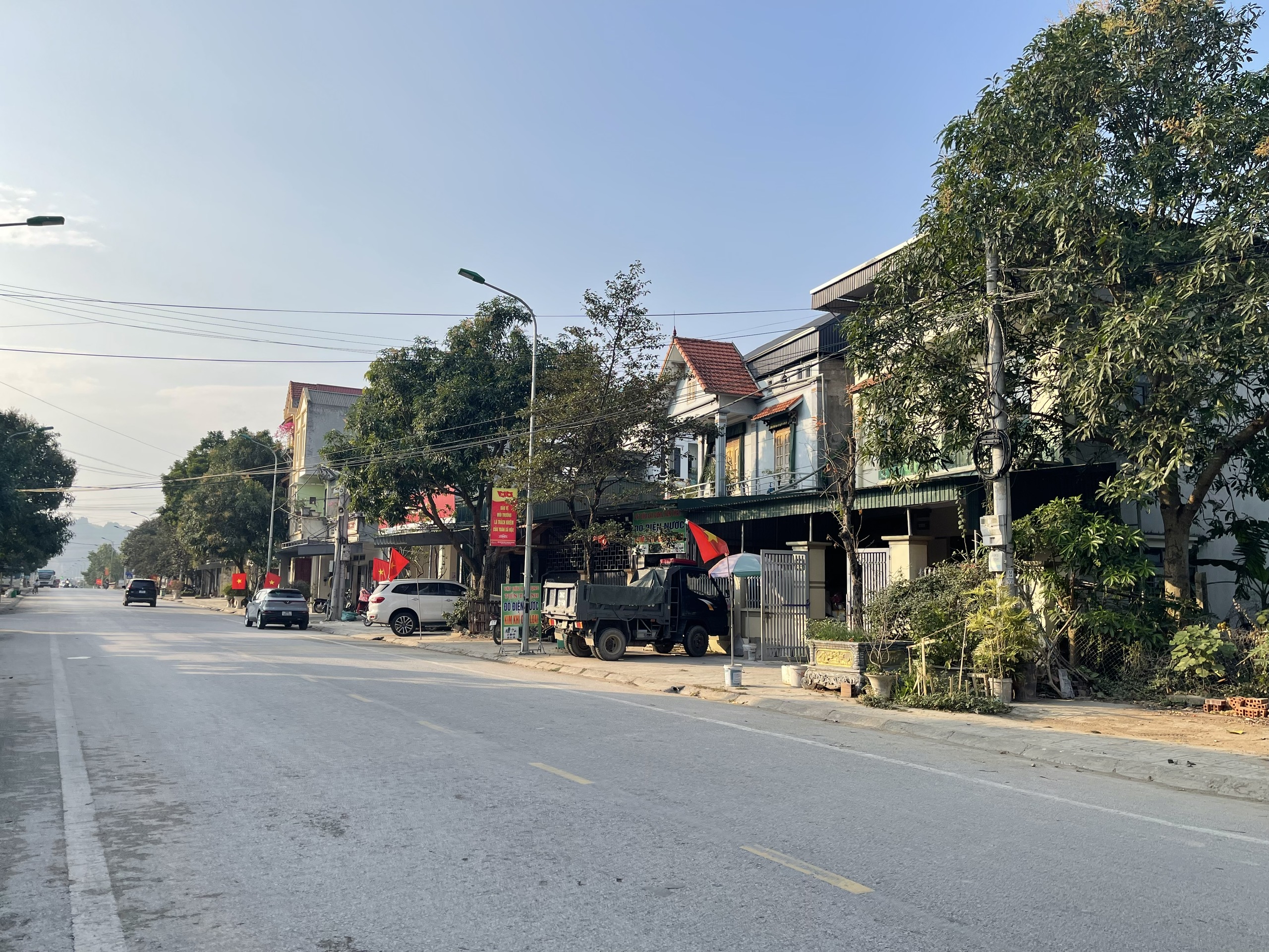 Bán nhà 3 tầng phường Quảng Thắng - mặt đường Nguyễn Phục, 64m2, vỉa hè 20m, kinh doanh tốt